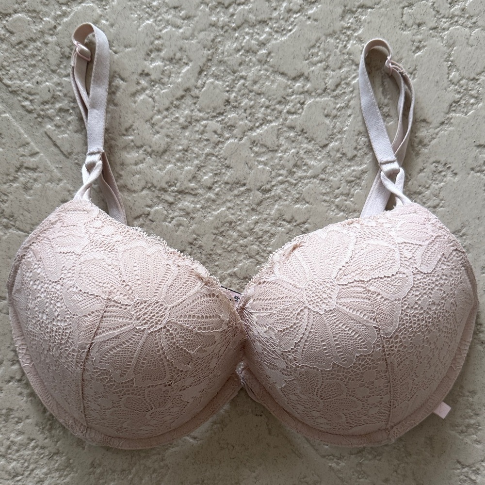 Victoria's Secret Lace Bra in Light Pink